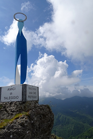 Alla Madonna delle Cime sul Corno Zuccone (1458 m) da Reggetto di Vedeseta il 14 maggio 2017 - FOTOGALLERY